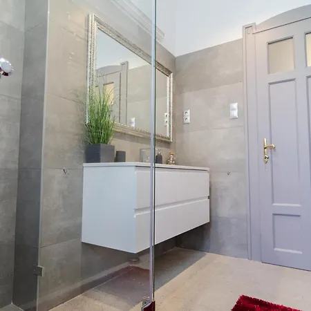 Viktoria Luxury