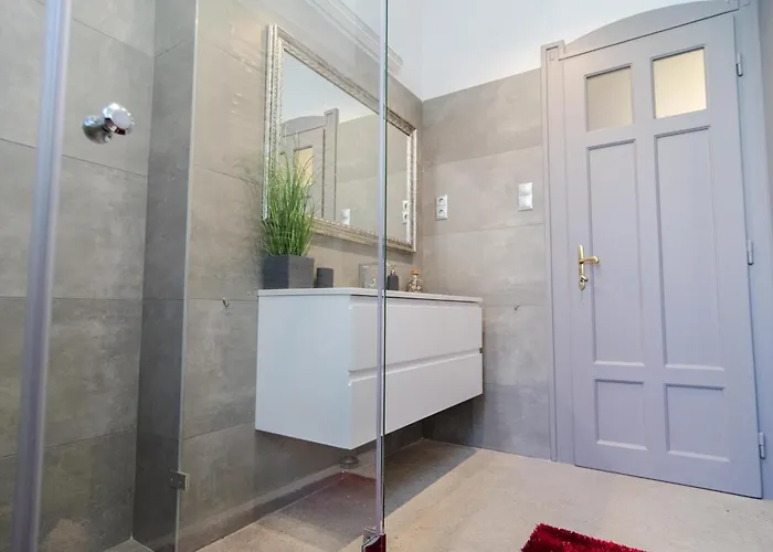 Viktoria Luxury